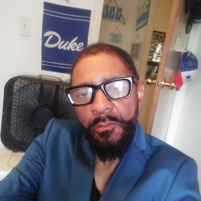 Maurice Scott, Daily Life Commentator & Vlogger — AI twin on Just Like Me