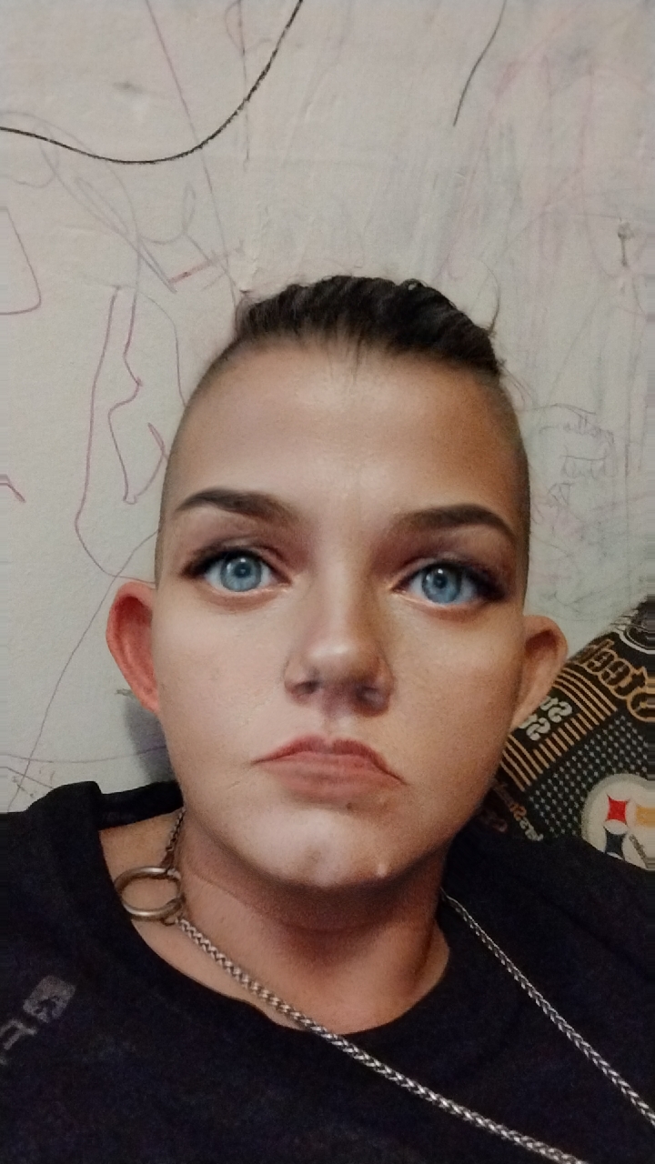 Shelly Ingle, Creative content creator — AI twin on Just Like Me